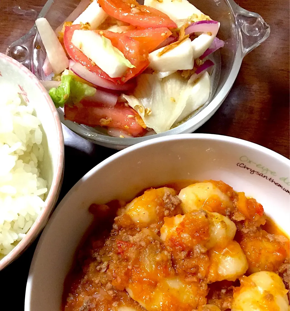 ニョッキのミートソース煮   長芋と玉ねぎ トマトのサラダ🥗|掛谷節子さん