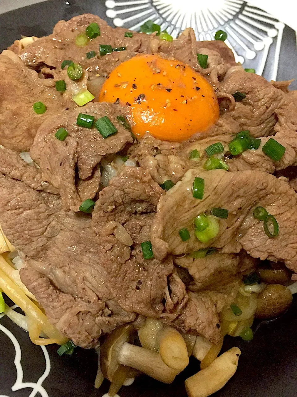 牛肉のしめじ丼|D-fukuさん