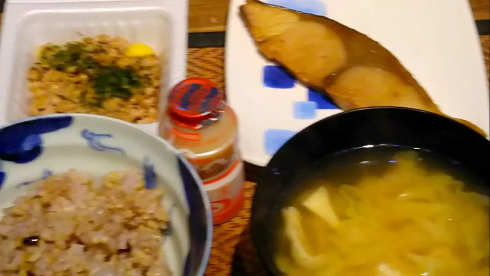 ぶりの照り焼き＆納豆＆キャベツの味噌汁|まぐろさん