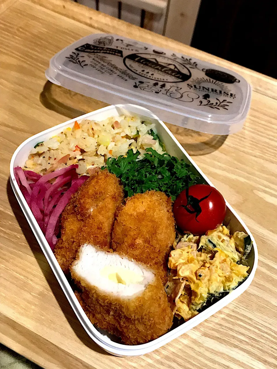 チーズチキンカツ炒飯弁当|二キィさん