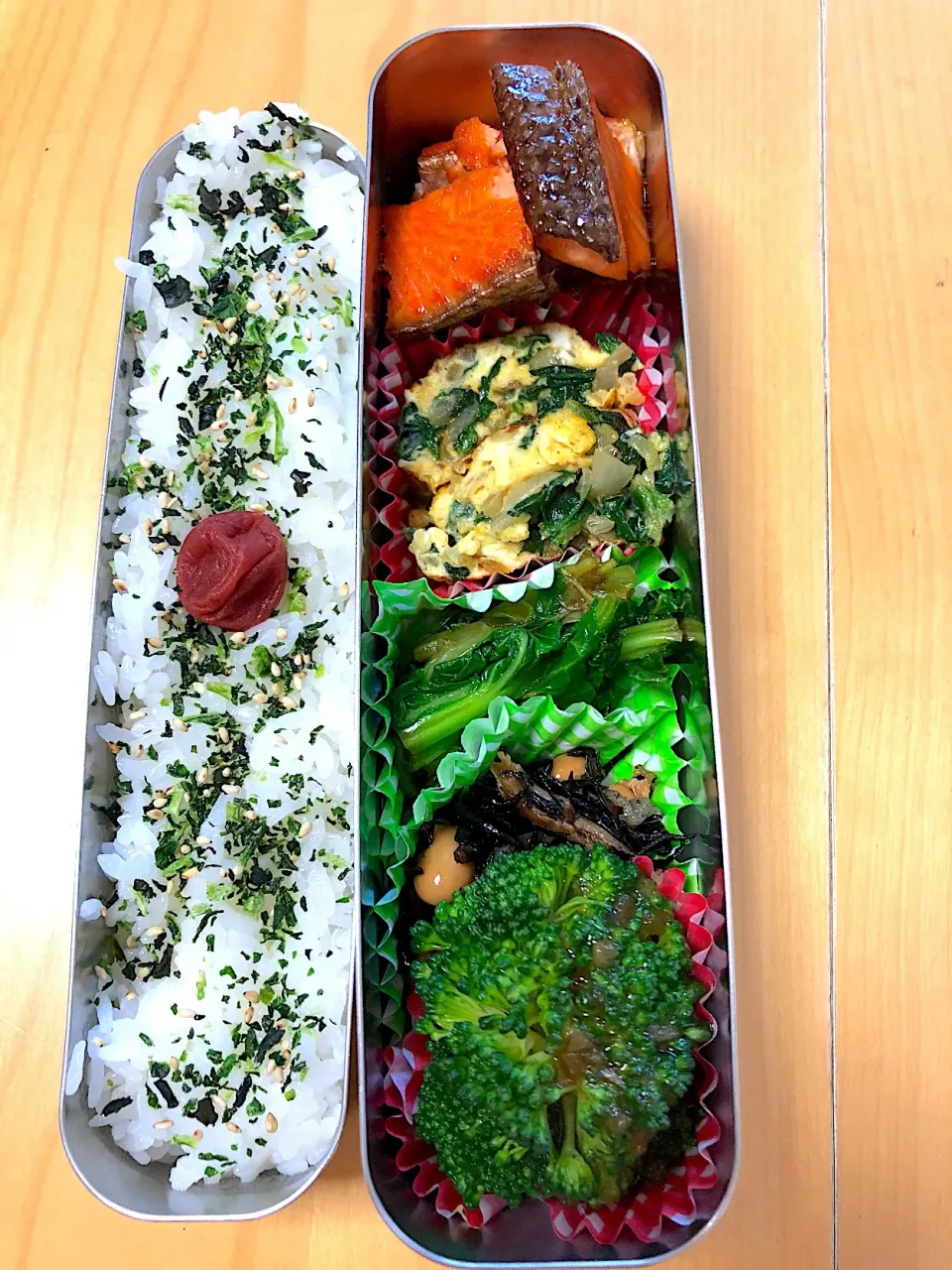 シャケの照り焼き ほうれん草オムレツ ひじき煮 なばなの辛子和え ブロッコリー🥦弁当。|Kumiko Kimuraさん