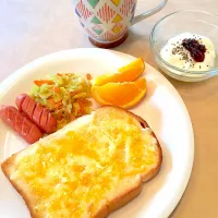 Snapdishの料理写真:ハニーチーズトースト🧀🍯
モーニング|さちこさん