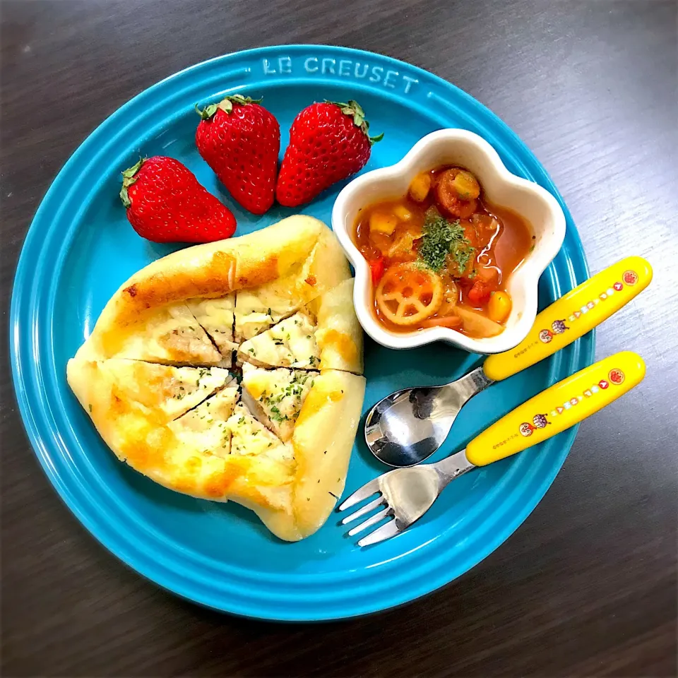 2/23❁息子 朝ごはん☀️
ツナマヨパン
ミネストローネ🍅
いちご🍓|つんさん