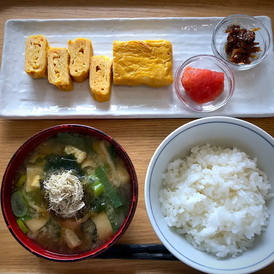 Snapdishの料理写真:だし巻き玉子と具沢山味噌汁😊|Jean Nobyさん