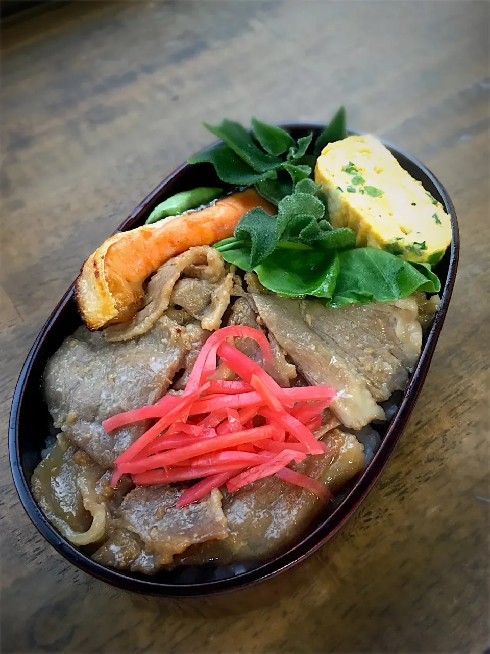 今日のお弁当
・生姜焼き
・出汁巻
・塩シャケ
・シオーナ|akiさん