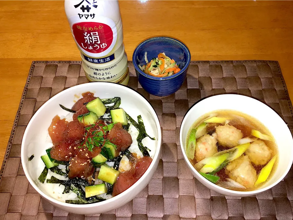 まぐろときゅうりの漬け丼ととりごぼう汁の晩ご飯|よっしーさん