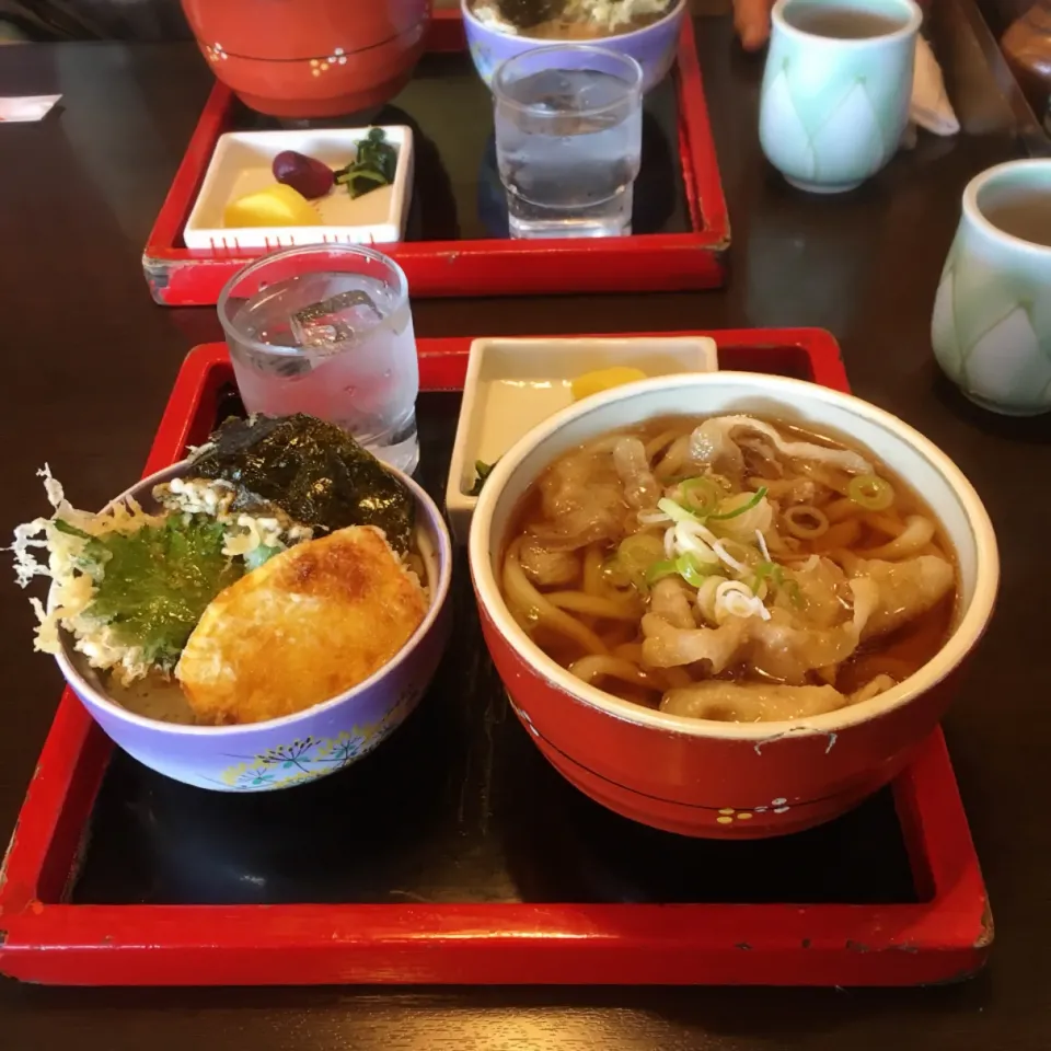 Snapdishの料理写真:肉うどんとミニ天丼お得ランチセット|美也子さん