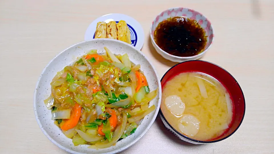 ２月２日　白菜とツナのあんかけ丼　もずく　だし巻き玉子　大根とお麩のお味噌汁|いもこ。さん