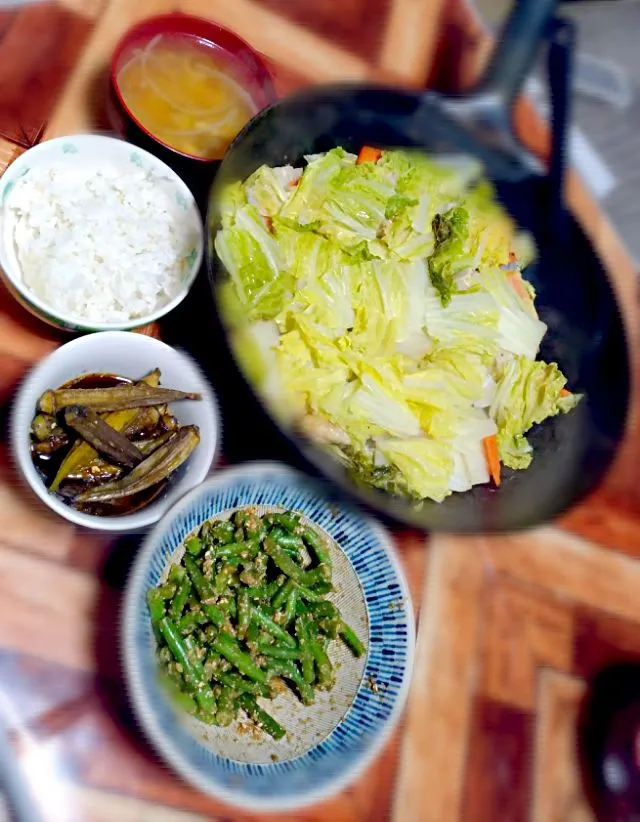 白菜の蒸し焼き
作り置きオクラのナムル
インゲンの胡麻和え
玉ねぎの味噌汁|時雨さん