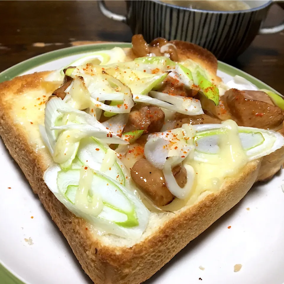 やきとり缶と葱のオープン焼きサンド🍞🐔
#キョクヨーやきとり|ぽんたさん