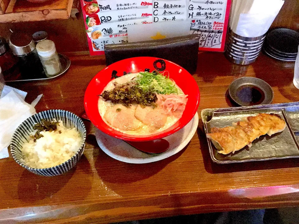 Snapdishの料理写真:博多ラーメンBセット！ご飯と一口餃子5ケ‼️|Yoshihiro  Hamasakiさん