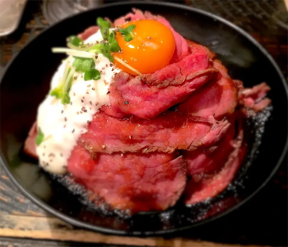 レッドロックでローストビーフ丼|きっしーさん