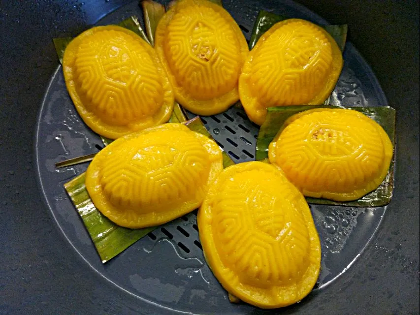 Snapdishの料理写真:Thermomix angku kuih (after steamed)|Ee Shanさん