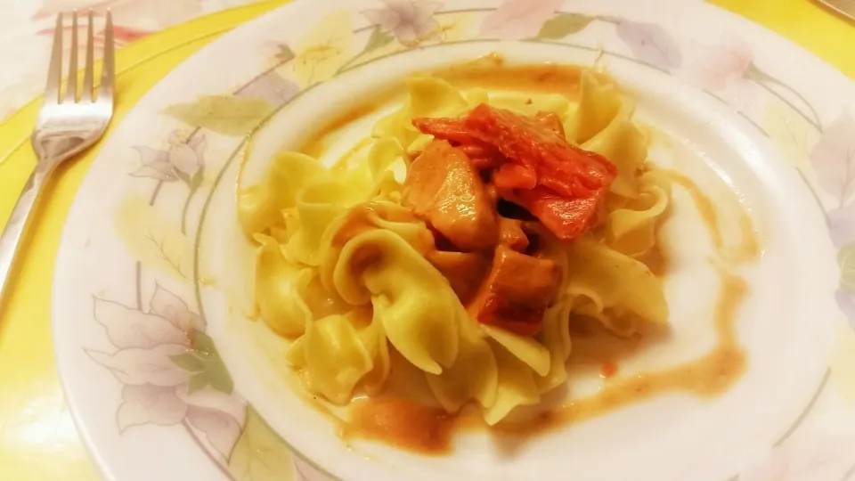 grilled and steamed Salmon with b
noodles on Cream Cognac Tomatoe Sauce
#Salmon
 #Lachs
 #Cognac|Najeskaさん