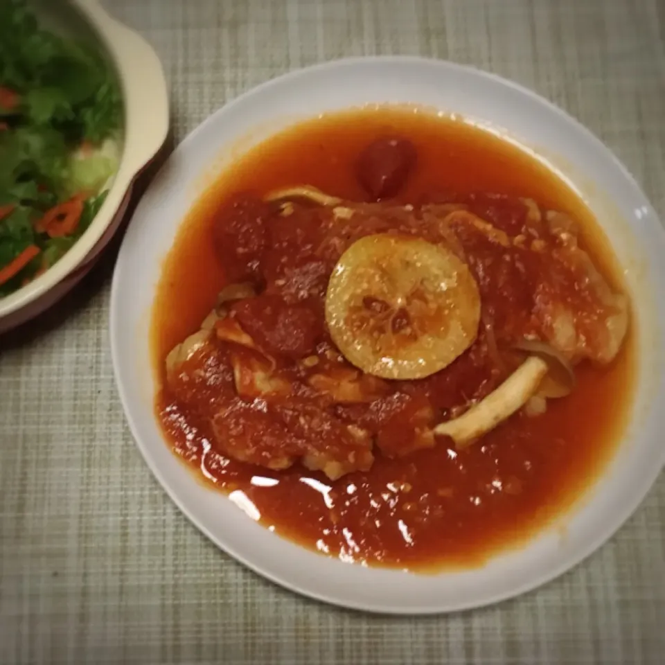 レモン麹漬け豚のトマトソース煮・サラダ|美也子さん