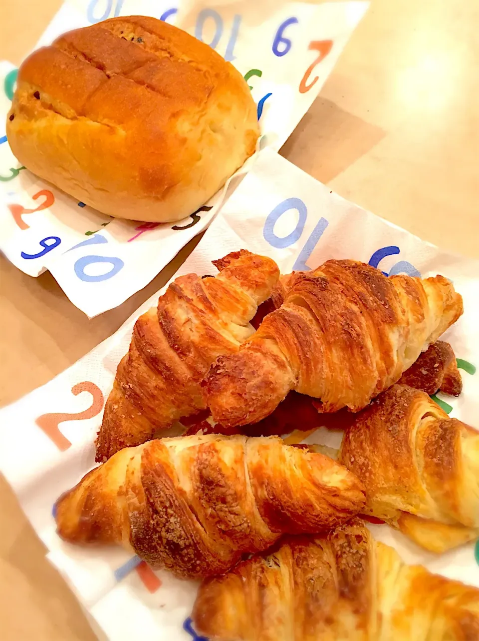 誕生日のお祝いでもらった
手作りパン🥐🥖😆✨|さちこさん