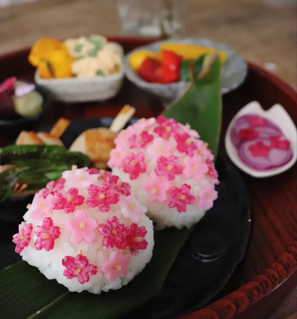 桜おにぎりランチ。|chanmaiさん