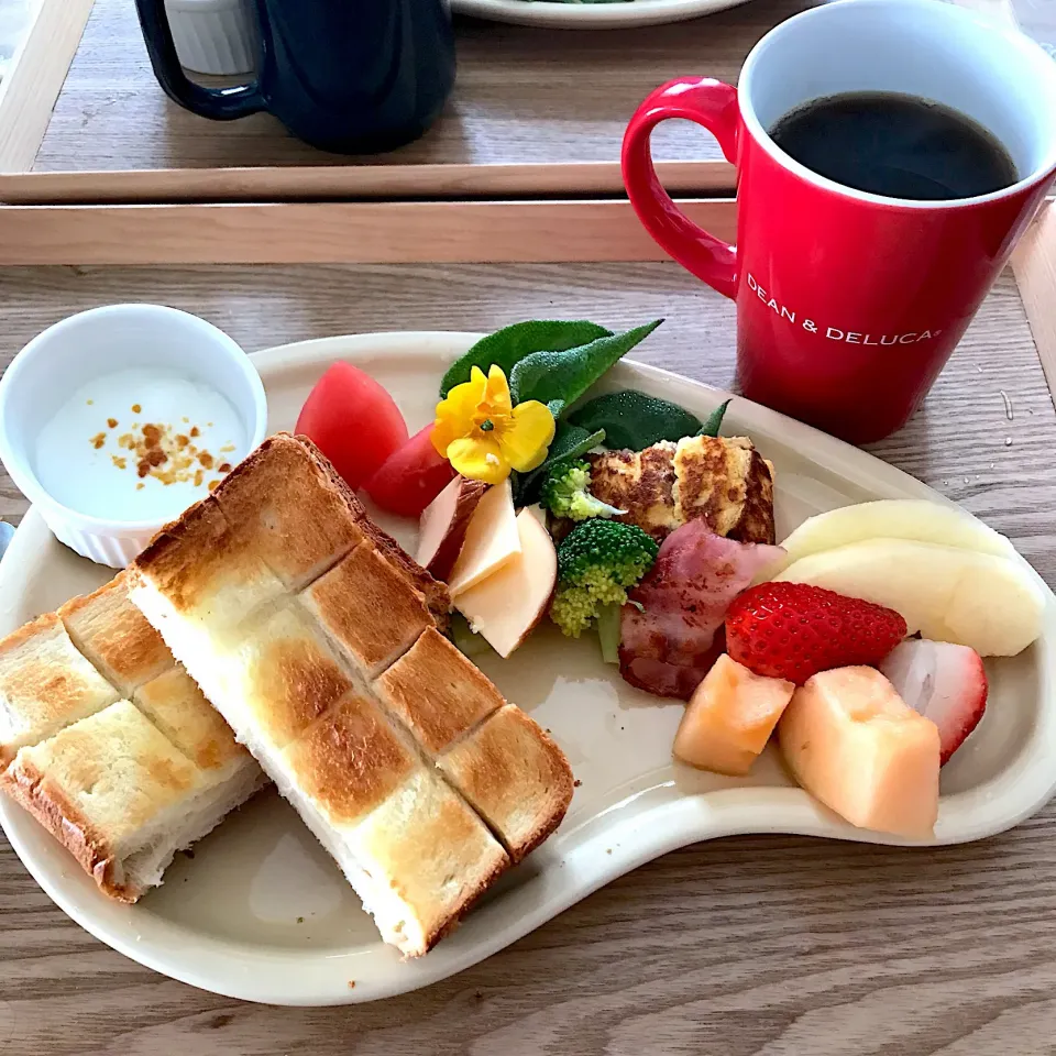 日曜日の朝ごはん🍞☕️|mokoさん