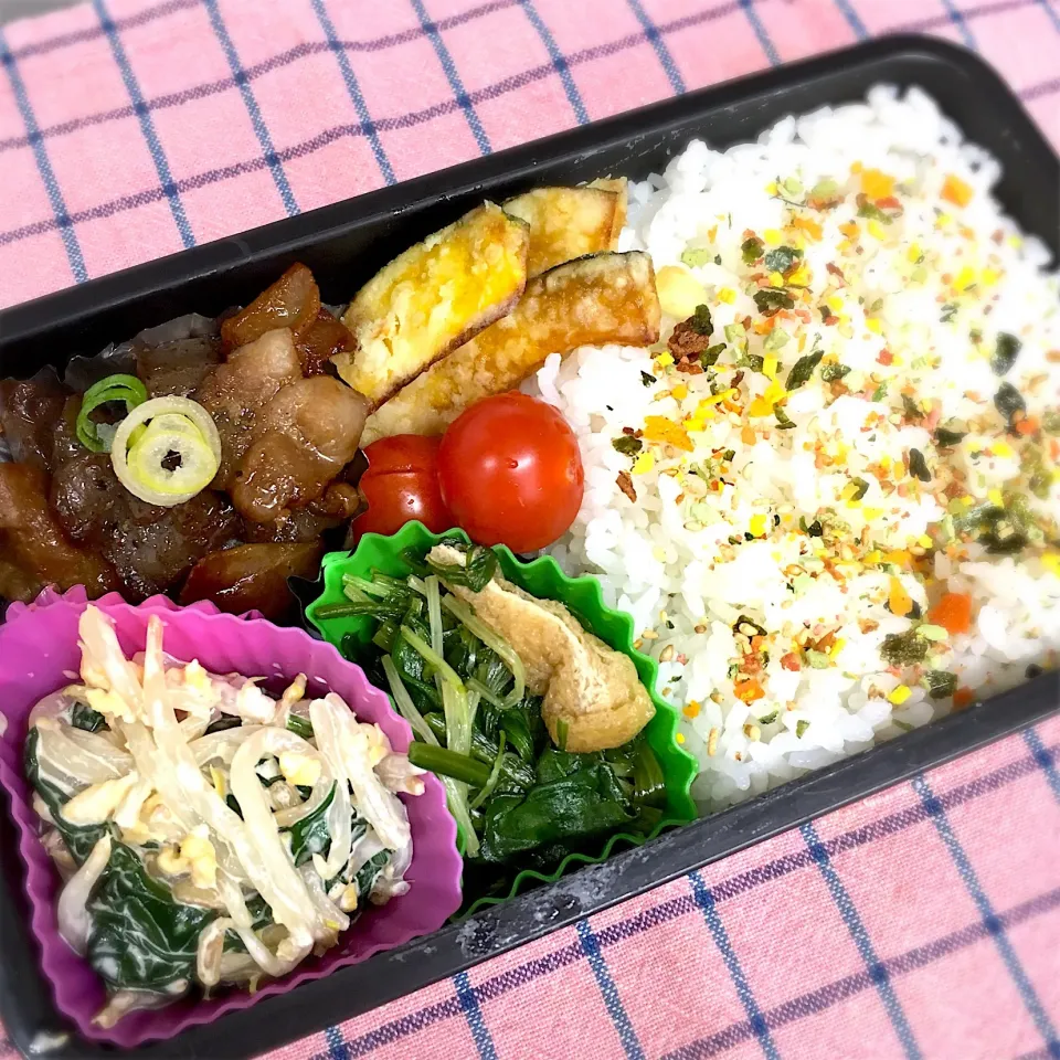 👨🏻父ちゃん弁当
豚バラと蒟蒻のピリッと甘辛炒め
もやしとほうれん草と卵のマヨサラダ
水菜とほうれん草の煮浸し
かぼちゃの天ぷら|まいまいさん