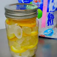 国産レモンでレモンシロップ🍋
 #国産レモン #レモンシロップ #大日本明治製糖 #氷砂糖 @dmsugar|ミンミン✨さん