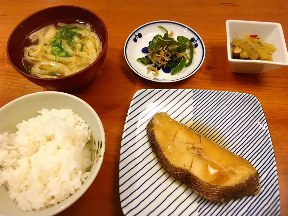 2/25 夕飯♪ カレイの煮付 味噌汁  ピーマンじゃこ炒め ナスとセロリのきんぴら|ikukoさん