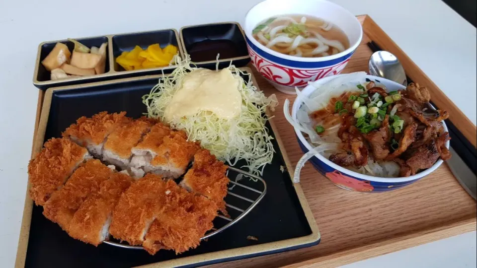 tonkatsu lunch set menu|steven z.y.さん