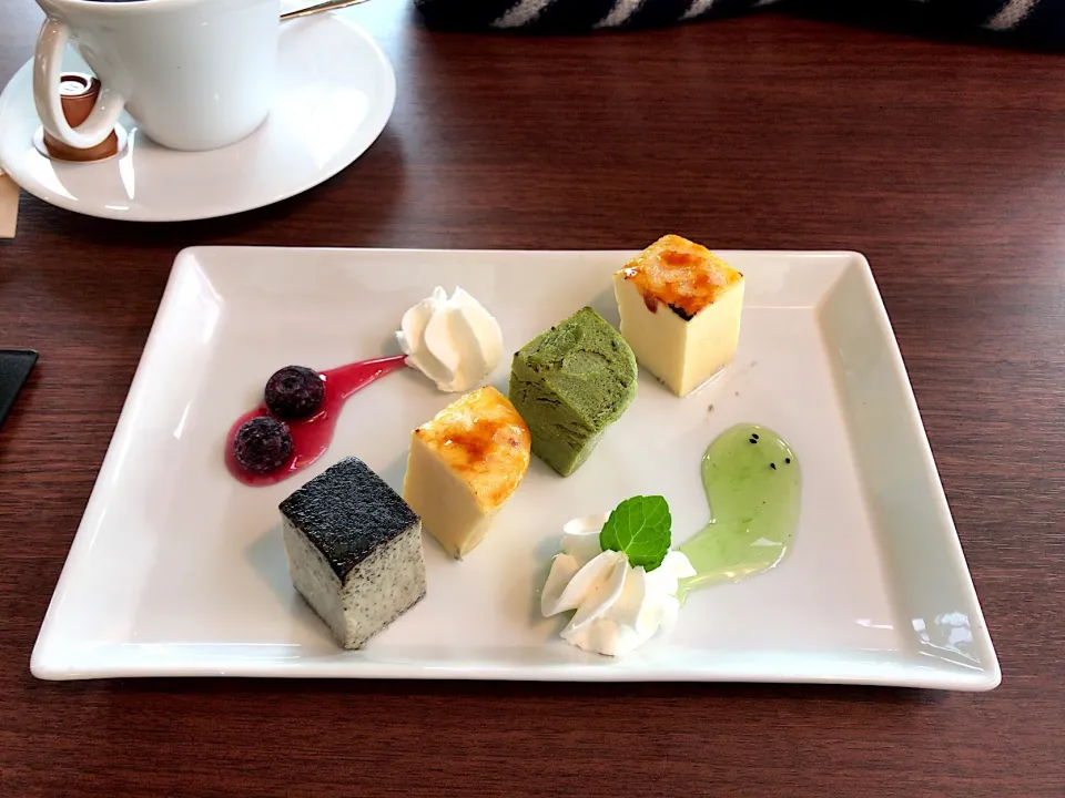 4種のカタラーナ🍨
プレーン、黒ごま、安納芋、抹茶|るみおんさん