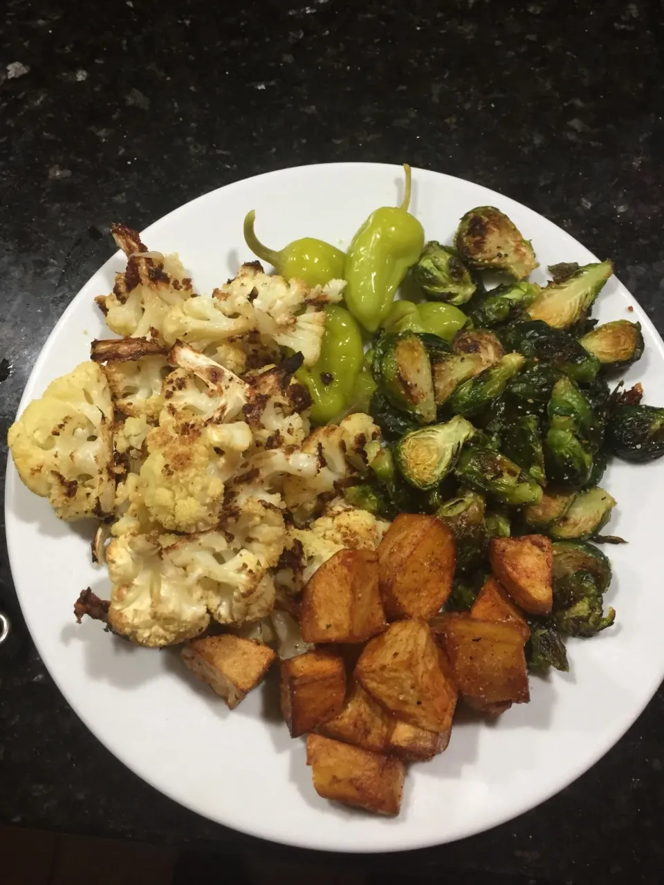 Roasted cauliflower, Brussels sprouts and potatoes.|ernest ristiさん