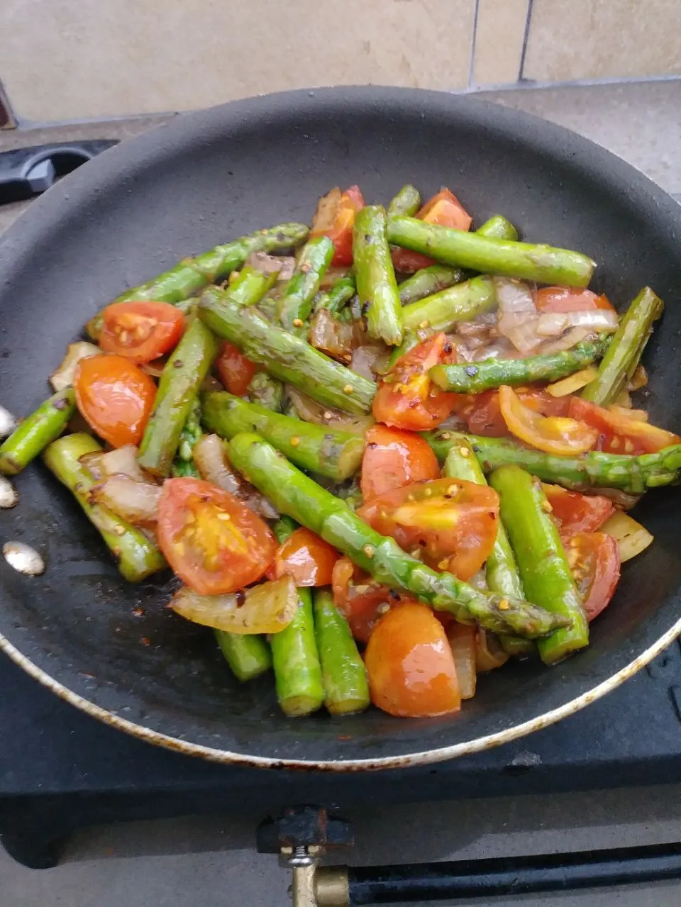 onions asparagus and tomato added|Polly Gelfusoさん