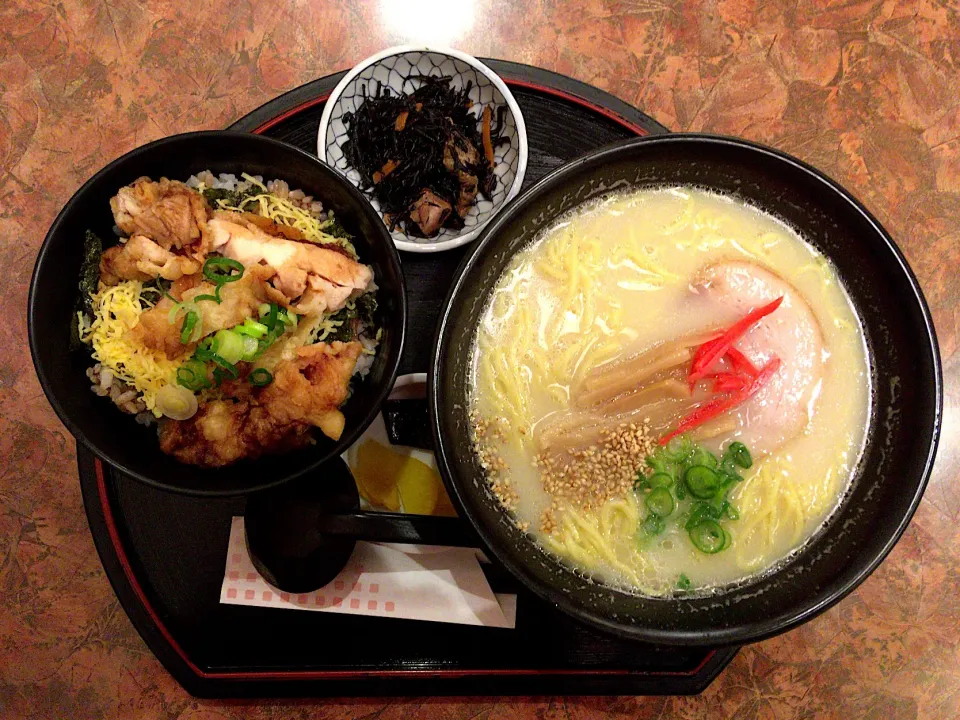 おすすめ定食(とり天丼ととんこつラーメン)|ばーさんさん