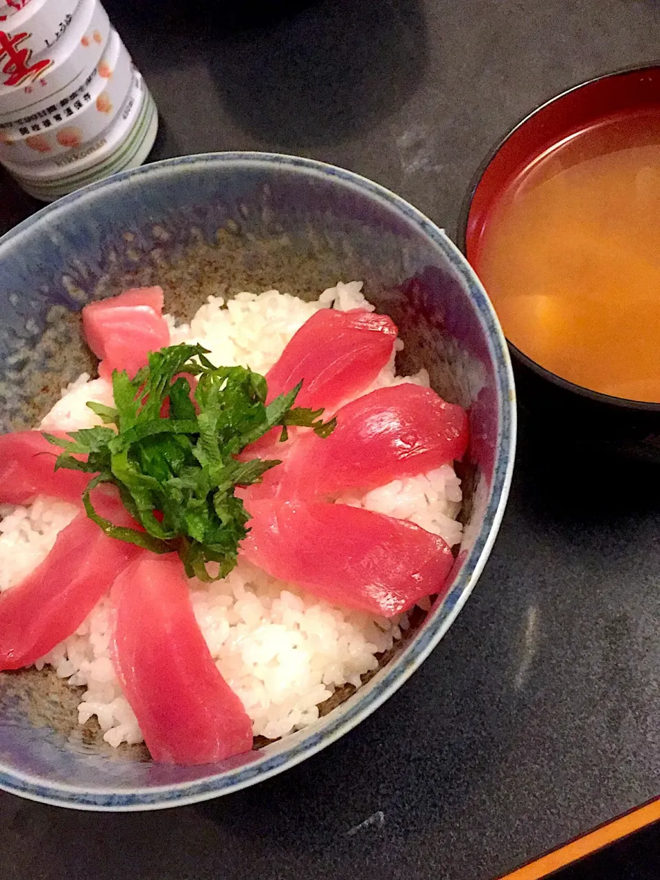 Snapdishの料理写真:鉄火丼 & 豆腐とネギのお味噌汁|ぺろたんさん