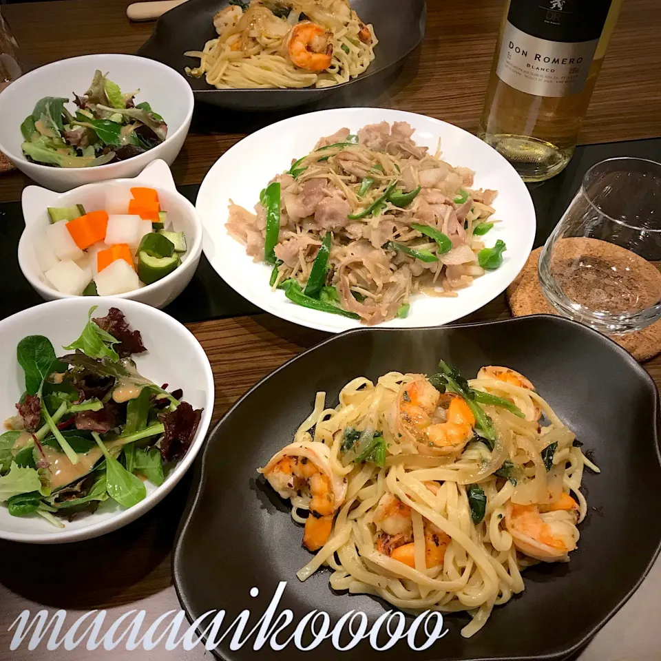 海老とほうれん草玉葱のアーリオオーリオペペロンチーノ✴︎豚肉と野菜の炒め物✴︎野菜ピクルス✴︎サラダ|マイコさん