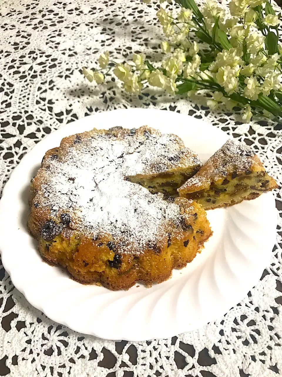 Snapdishの料理写真:sakurakoさんの料理 パン・ドゥ・ジェーヌ～パリの焼き菓子～
カレンツと無花果で|とんちんさん