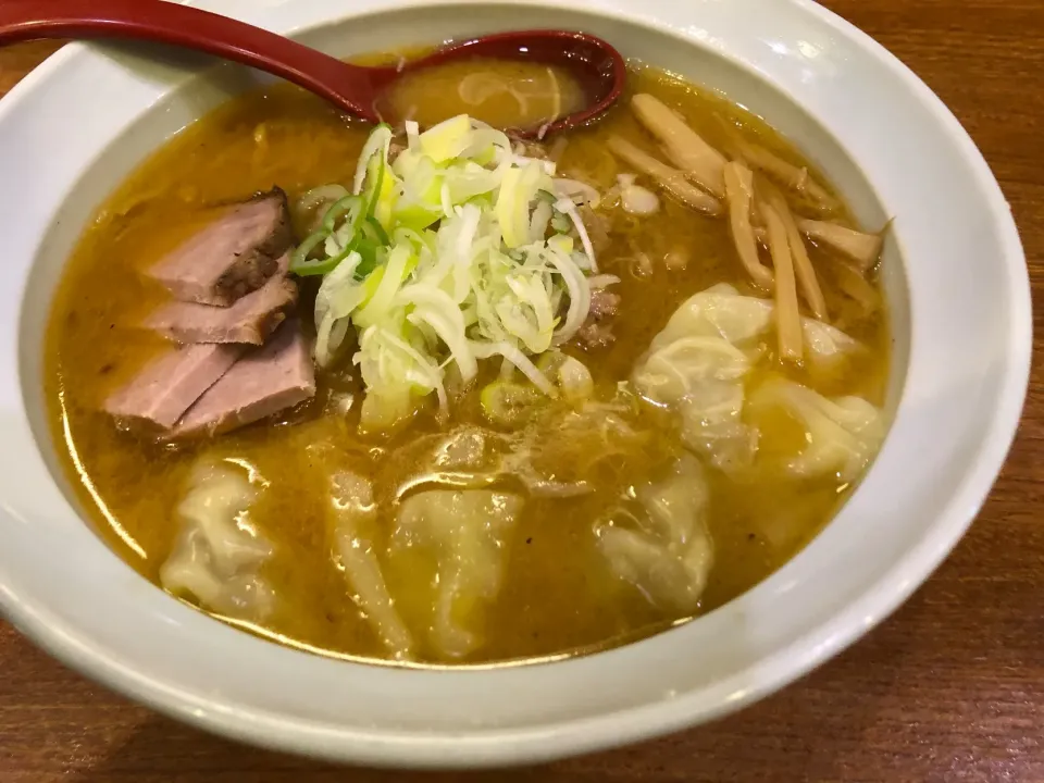 味噌ラーメンにワンタン追加|おっちさん