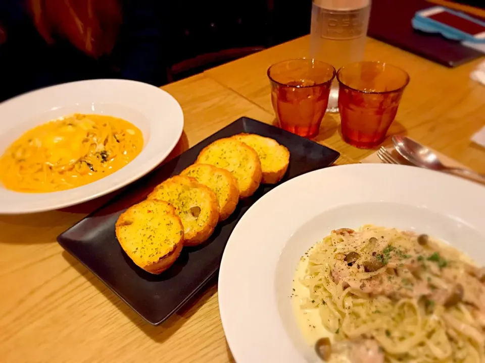 鳥と茸クリーム、トマトバジルのトマトクリームのパスタ♫|kasuminteaさん