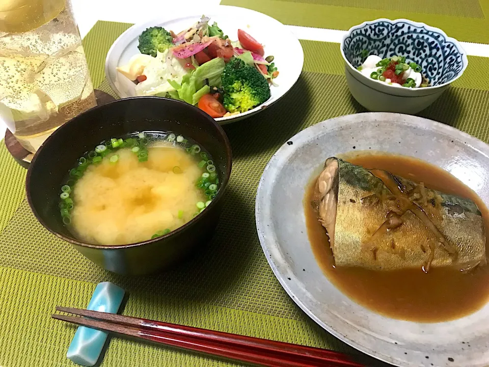 ばんごはん。鯖の味噌煮、野菜サラダ、白子ポン酢。|yukiさん