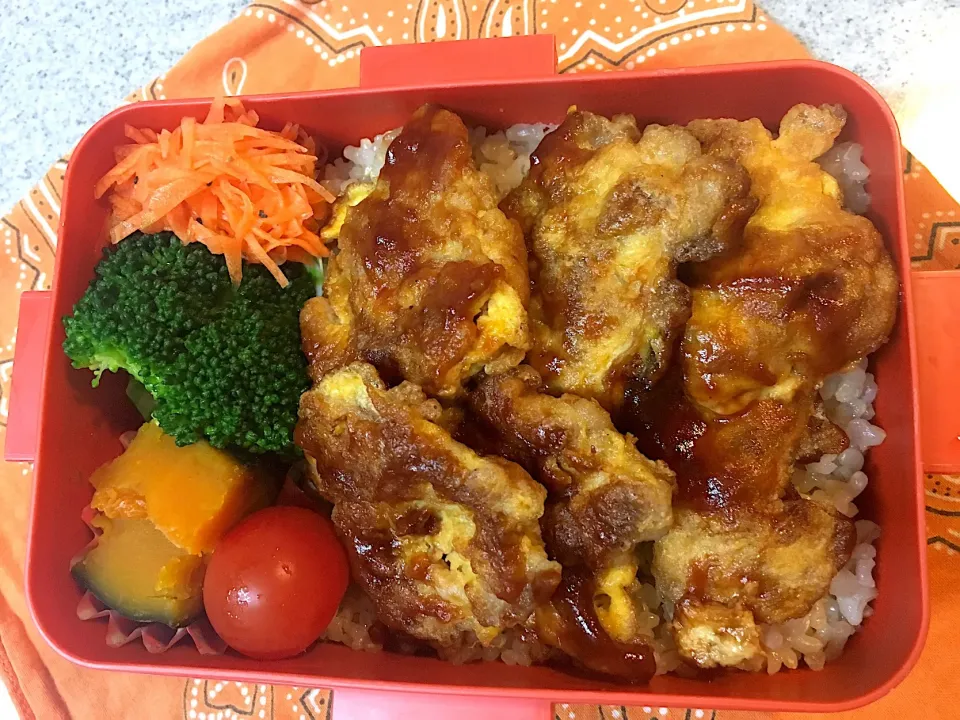 ♫2/28今日のお弁当♫〜ピカタ丼、かぼちゃ煮、人参ラペ、ブロッコリー、トマト〜|Satokoさん