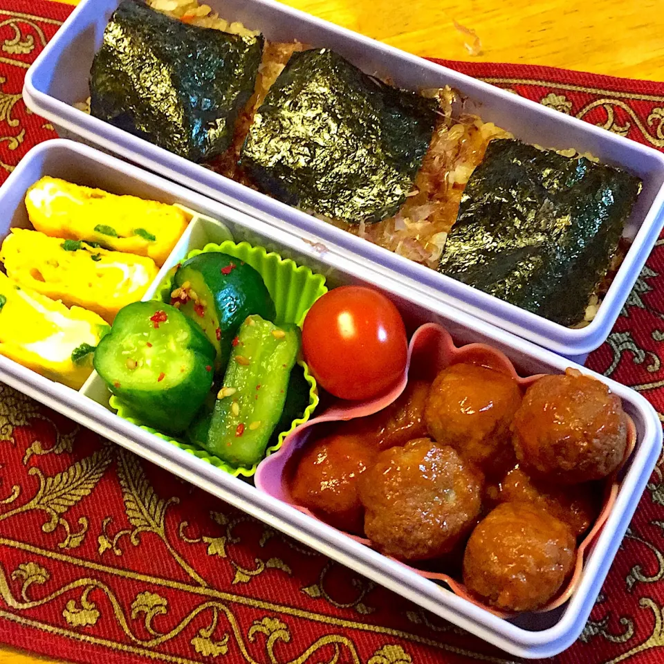 ミートボールと胡瓜の和え物と海苔おかかご飯弁当|もえさん