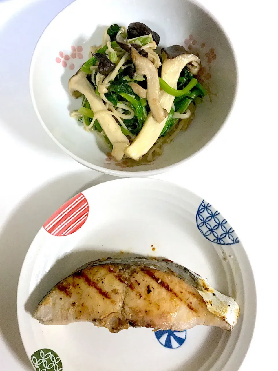 Snapdishの料理写真:サワラの塩麹焼き

キノコとほうれん草のバター炒め|たまきさん