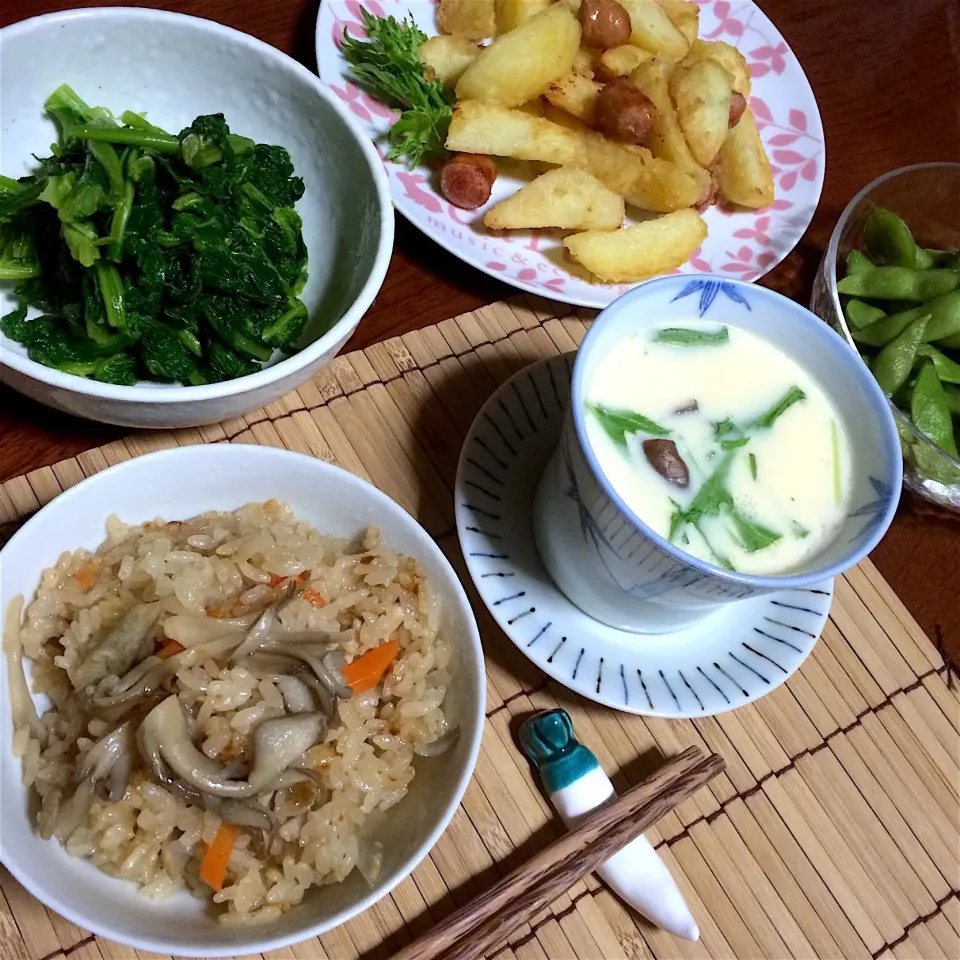 舞茸と牛蒡の炊き込みご飯
茶碗蒸し
菜の花のからし和え
ポテトフライ|qtyucoさん