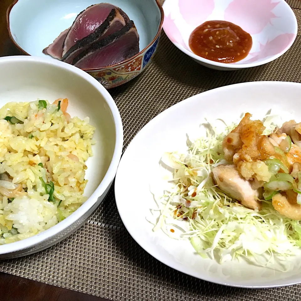 Snapdishの料理写真:海老炒飯・油淋鶏風サラダ・鰹|Yuko Kisoさん