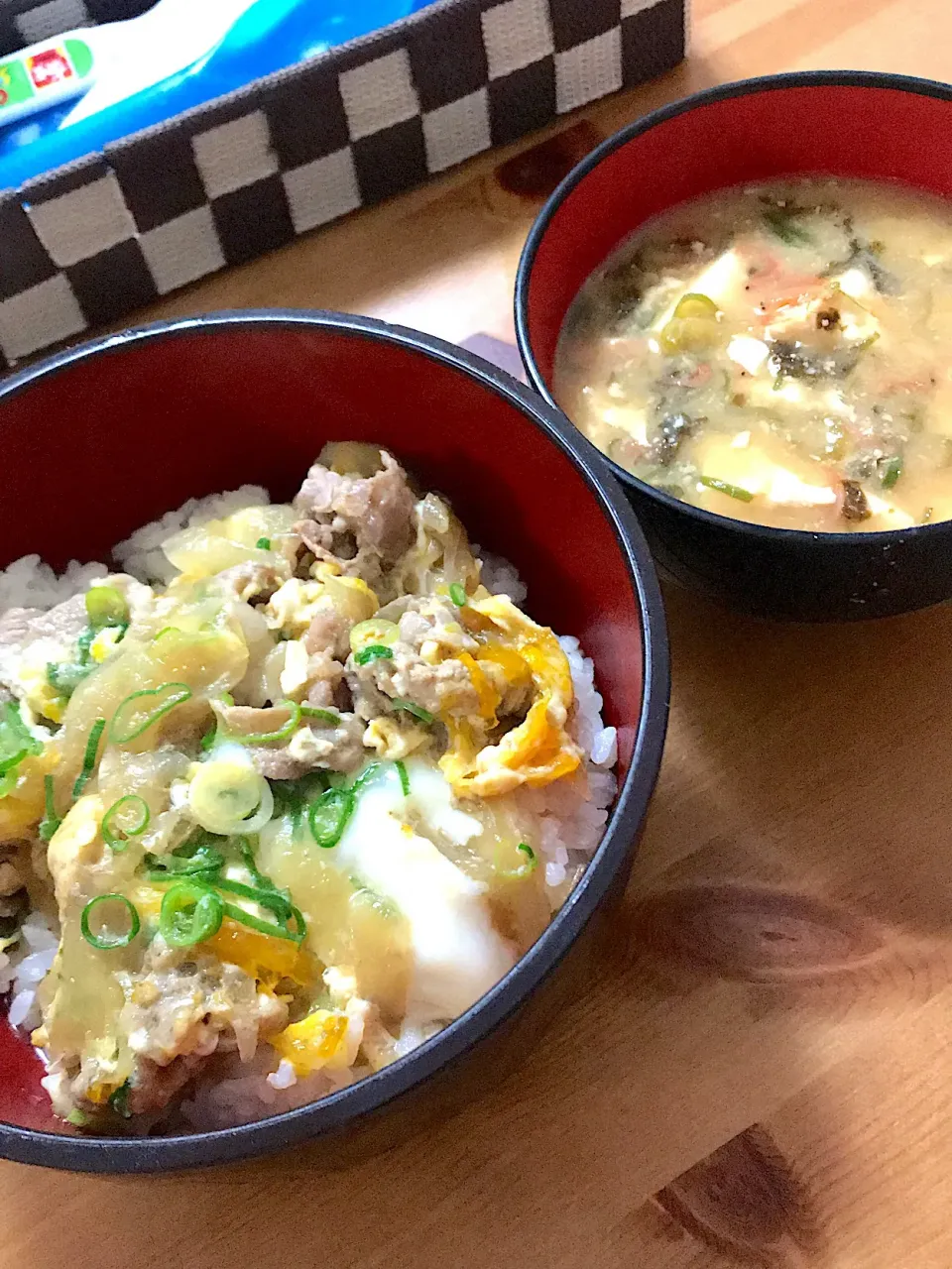 豚玉丼🐷と海苔と桜えびのお味噌汁|gunlove❤さん