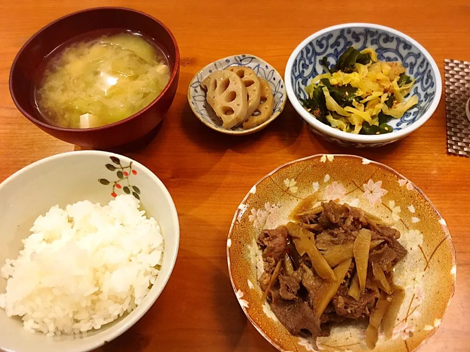 Snapdishの料理写真:2/28 夕飯♪  牛肉とゴボウのしぐれ煮  キャベツとワカメの酢物  蓮根蒸し煮  ナスと豆腐の味噌汁|ikukoさん