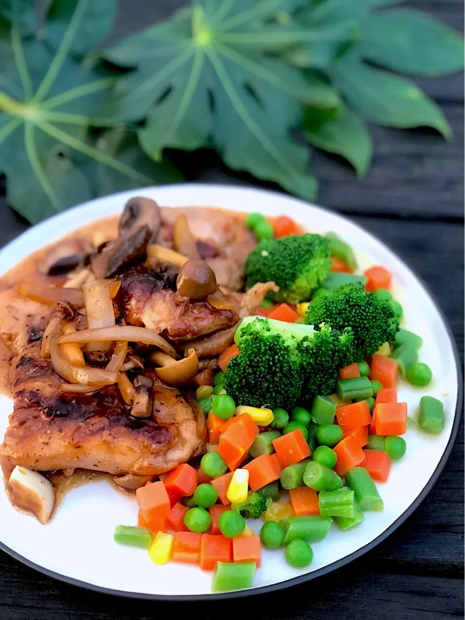 Chicken chop with black pepper mushroom sauce|12Dragonさん