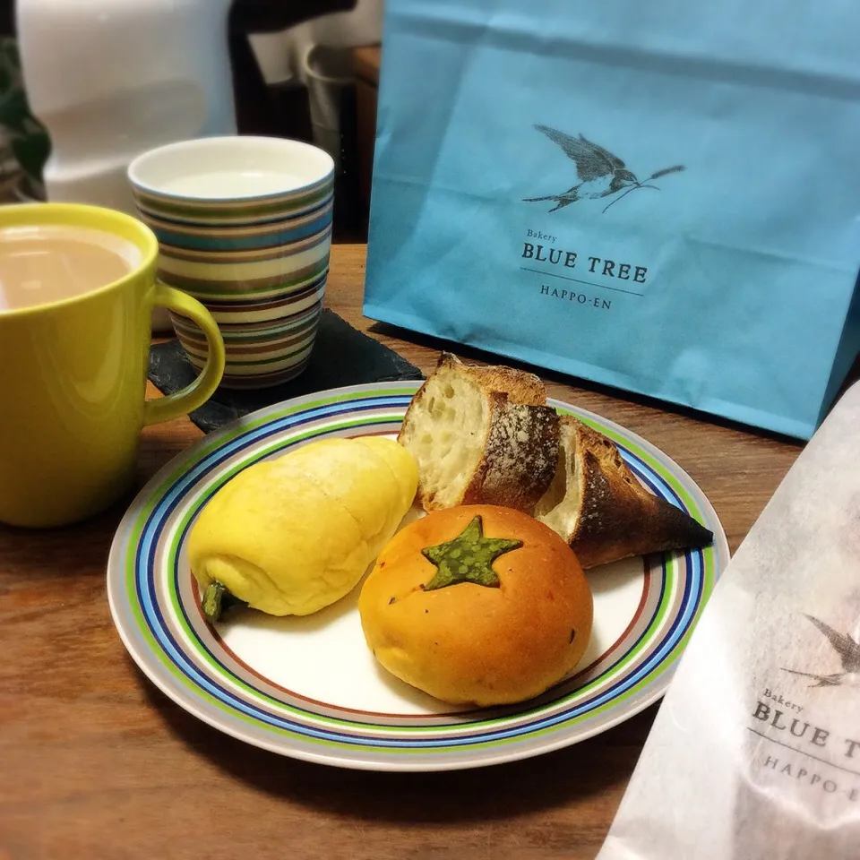 白金台 八芳園 Bakery BLUE TREE にんじんパン・トマトパン・バゲット 2018.2.28|キラ姫さん