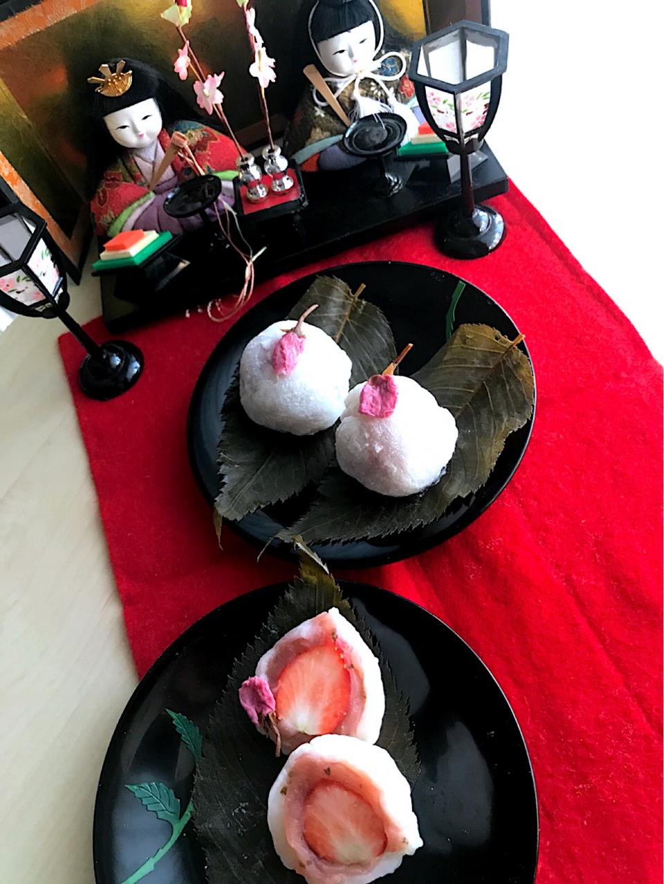 レンジで簡単🍓苺大福 🌸桜あんで作りました！
へたっぴ💦😰

#苺大福#桜餡