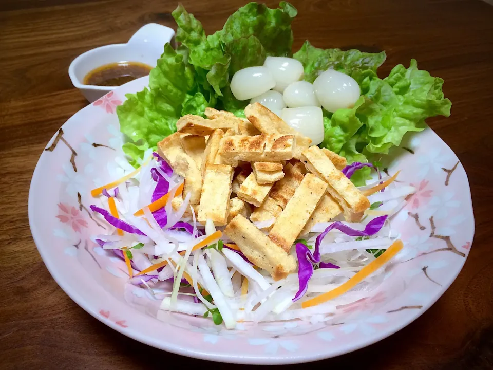 カリカリ油揚げクルトンでパリパリらっきょサラダ🥗🌸|ぱぴこ家さん