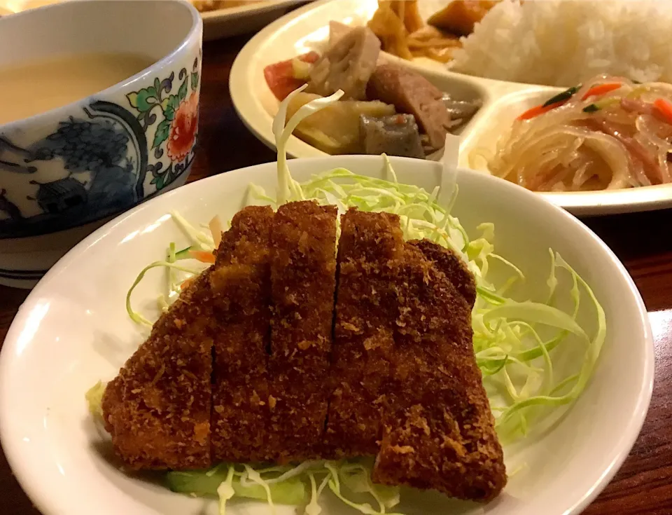 本日の賄い  晩ごはん⭐️⭐️🔆 とんかつ 煮物 春雨サラダ  他|ぽんたさん