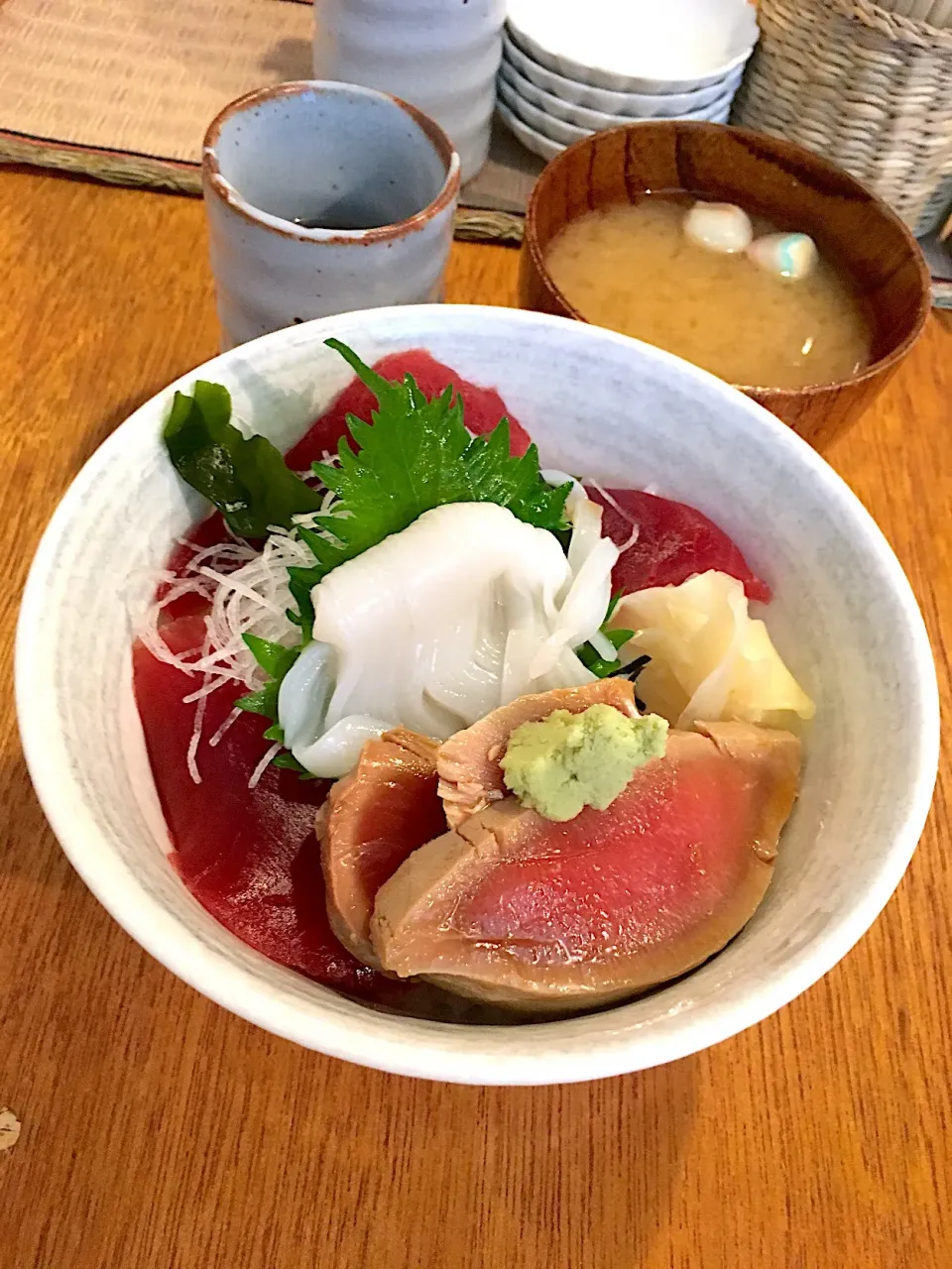 Snapdishの料理写真:イカ、マグロ、マグロづけ丼  @鮮魚三饗|石田尚之さん