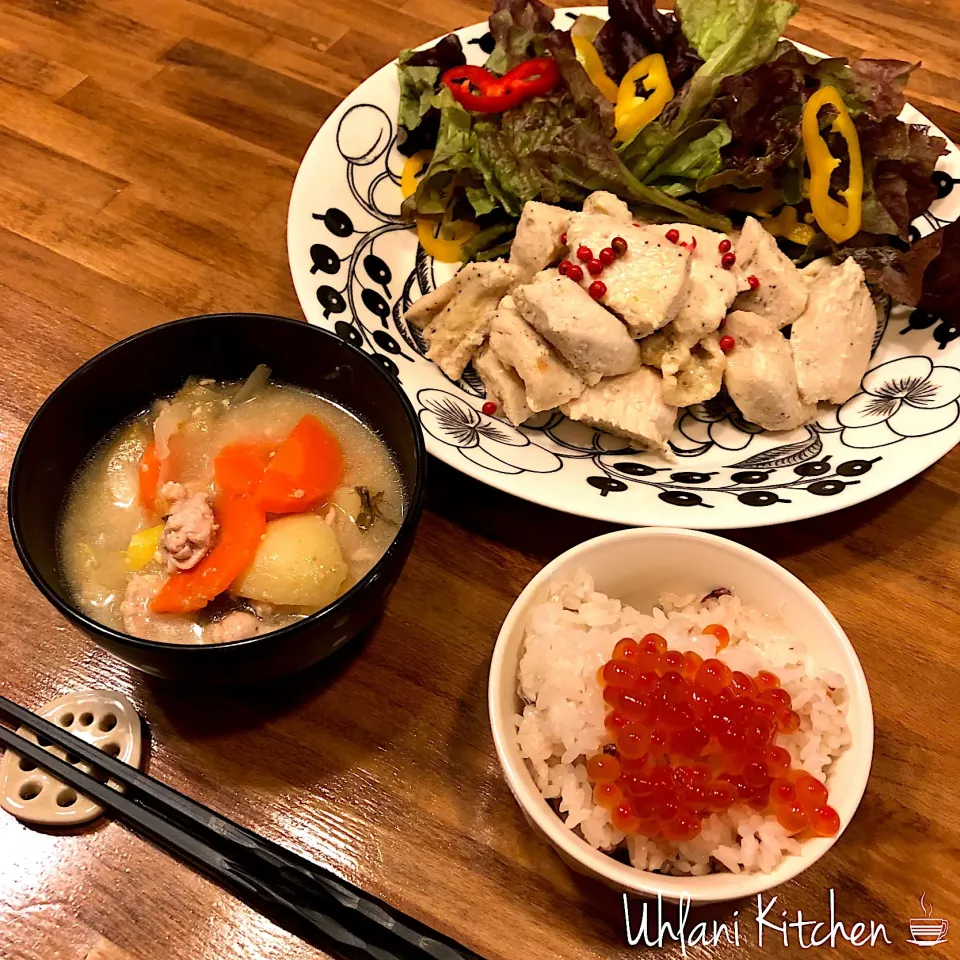 鶏胸肉のソテー、いくらご飯、豚汁|yukie@uilanikitchenさん